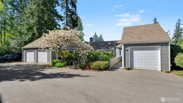 Property Slideshow image 2 of 36 | 4131 221st pl 2095, Issaquah, WA, 98029