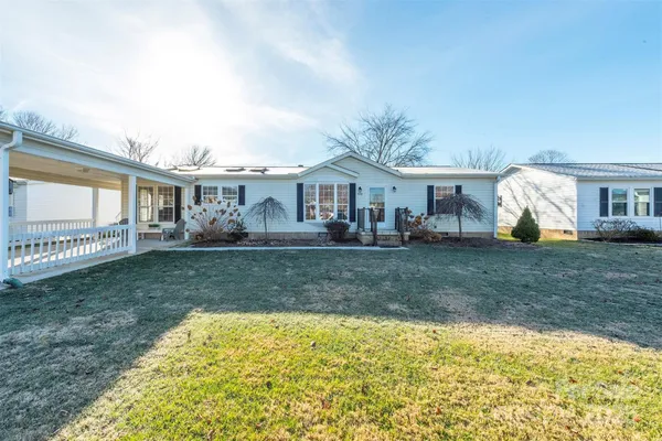 Property Slideshow image 2 of 47 | 428 riverwind dr, Hendersonville, NC, 28739