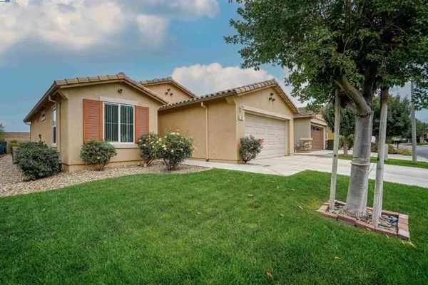 Property Slideshow image 3 of 40 | 422 saddle rock ln, Rio Vista, CA, 94571