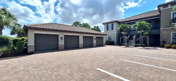 Property Slideshow image 3 of 46 | 12740 sorrento way 101, Bradenton, FL, 34211