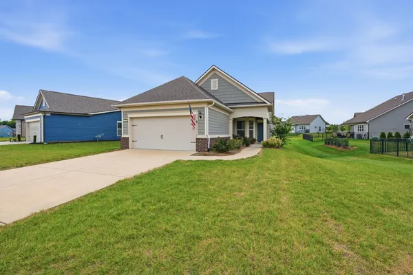Property Slideshow image 2 of 47 | 1402 cannon ln, Spring Hill, TN, 37174