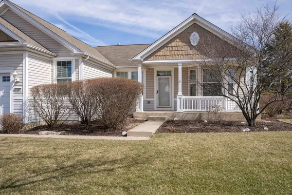 Property Slideshow image 2 of 33 | 12402 cold springs dr, Huntley, IL, 60142