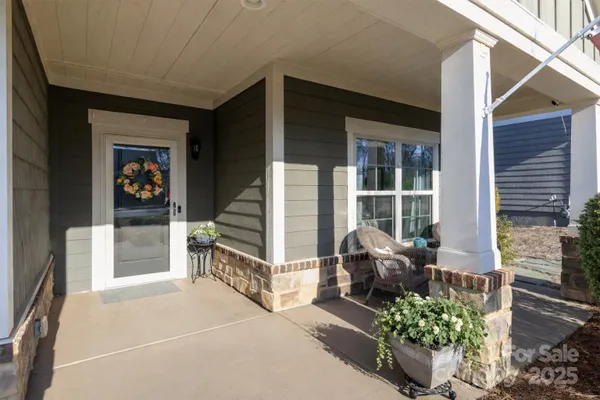 Property Slideshow image 2 of 37 | 2206 lincolnshire ln, Waxhaw, NC, 28173