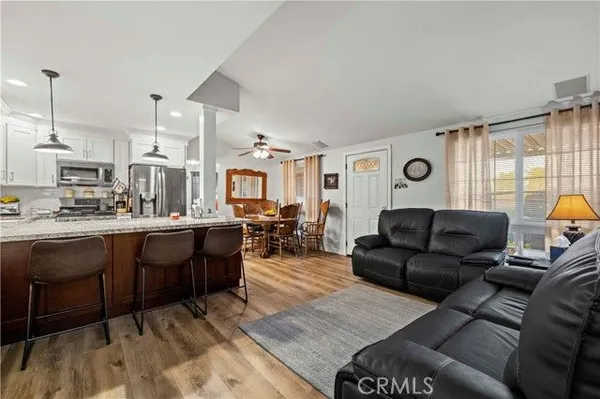 Property Slideshow image 3 of 41 | 19160 avenue of the oaks b, Newhall, CA, 91321