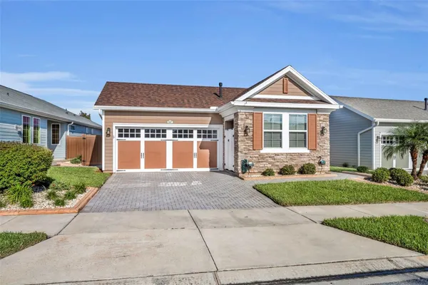 Property Slideshow image 3 of 64 | 397 alcove dr, Groveland, FL, 34736