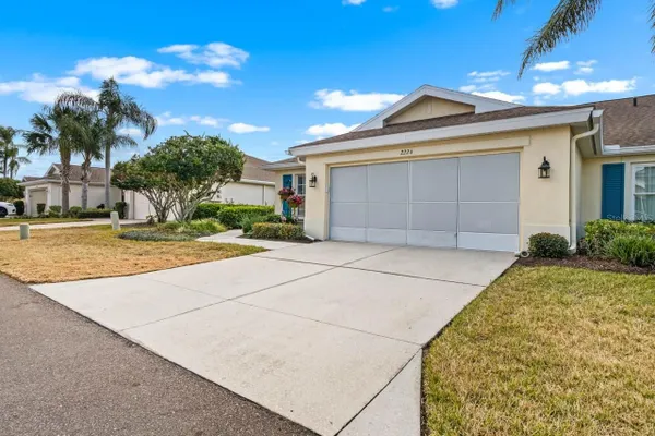 Property Slideshow image 2 of 69 | 2226 brookfield greens cir, Sun City Center, FL, 33573