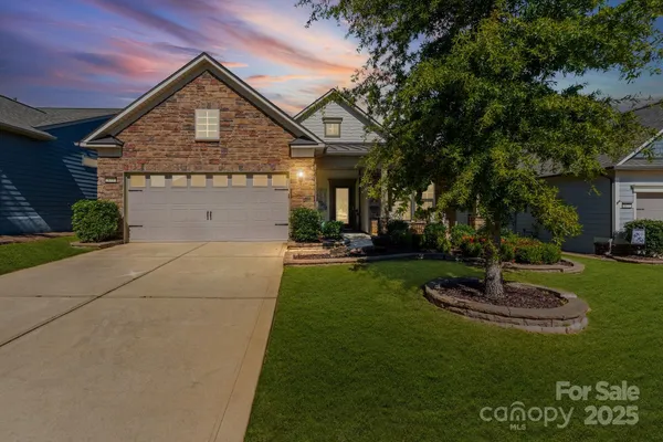 Property Slideshow image 2 of 44 | 673 birchway dr, Fort Mill, SC, 29715