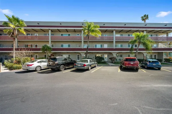 Property Slideshow image 2 of 53 | 2073 denmark st 37, Clearwater, FL, 33763