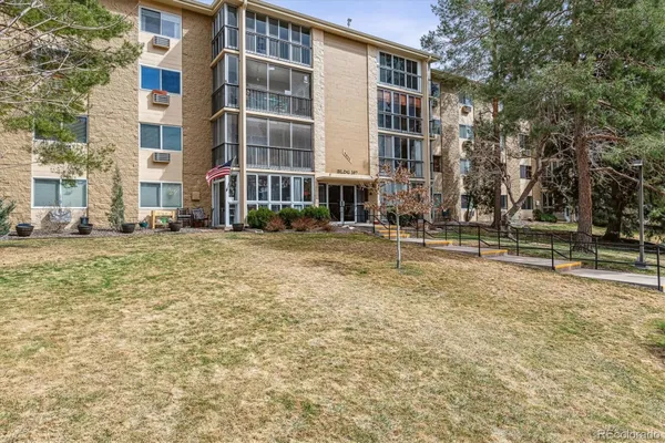 Property Slideshow image 2 of 34 | 3022 s wheeling way 407, Aurora, CO, 80014