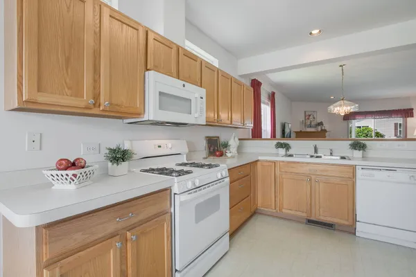 Property Slideshow image 3 of 17 | 3406 steeplechase way, Grayslake, IL, 60030