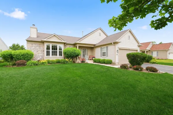 Property Slideshow image 3 of 40 | 12843 farm hill dr, Huntley, IL, 60142