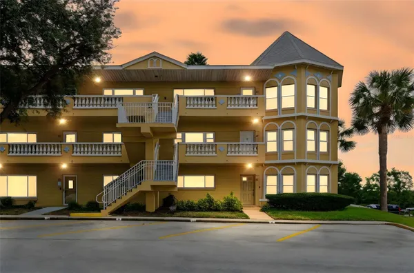Property Slideshow image 2 of 100 | 2221 norwegian dr 41, Clearwater, FL, 33763