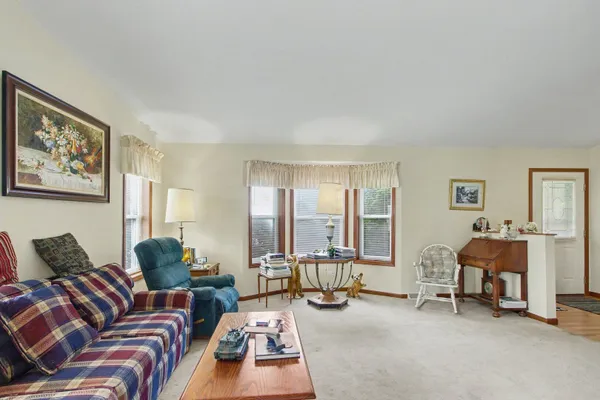 Property Slideshow image 2 of 18 | 2529 lippizan ln, Grayslake, IL, 60030