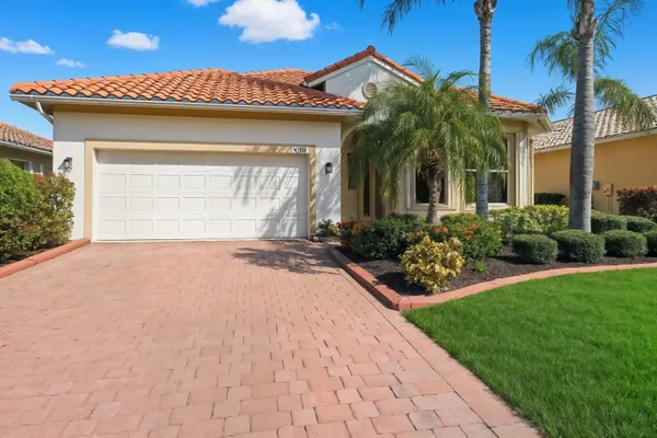 Property Slideshow image 2 of 62 | 4235 65th ter, Sarasota, FL, 34243