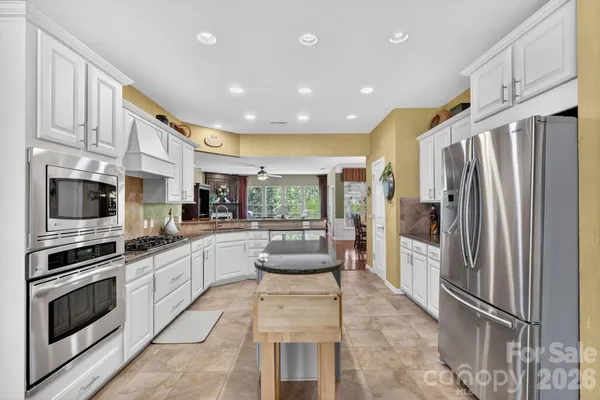 Property Slideshow image 3 of 47 | 9242 whistling straits dr, Fort Mill, SC, 29707
