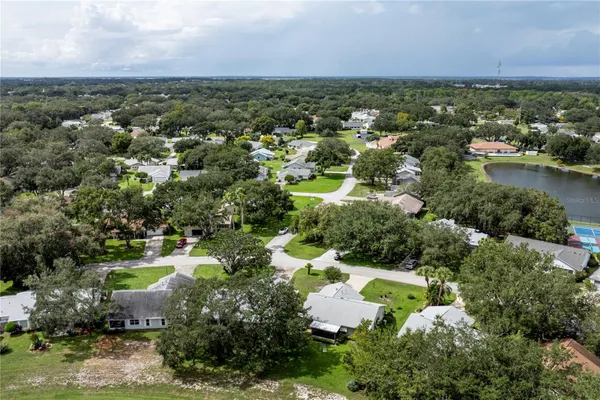 Property Slideshow image 3 of 33 | 803 dundee cir, Leesburg, FL, 34788