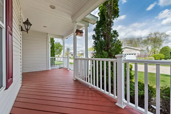 Property Slideshow image 3 of 38 | 102 hitching post ln, Grayslake, IL, 60030