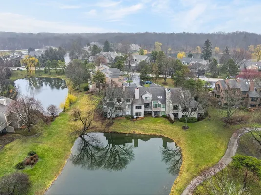 Property Slideshow image 3 of 19 | 962 shoreline rd 898, Lake Barrington, IL, 60010