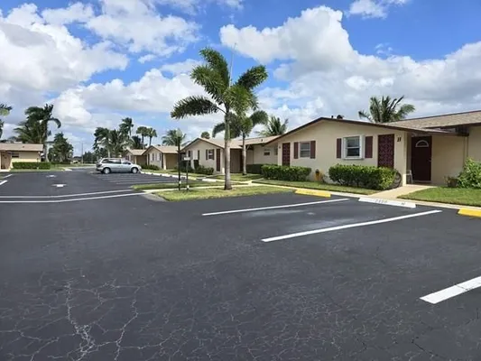 Property Slideshow image 2 of 30 | 2950 crosley dr i, West Palm Beach, FL, 33415