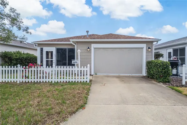 Property Slideshow image 2 of 30 | 2454 southern oak st, The Villages, FL, 32162