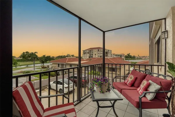 Property Slideshow image 3 of 69 | 6158 palma del mar blvd 305, St Petersburg, FL, 33715