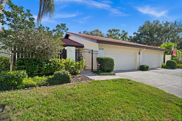 Property Slideshow image 3 of 35 | 3709 miguel way 8602, Sarasota, FL, 34232