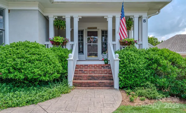 Property Slideshow image 2 of 38 | 8 creekside way, Asheville, NC, 28804