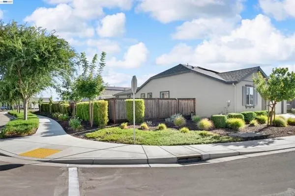 Property Slideshow image 2 of 66 | 619 heathridge st, Manteca, CA, 95336
