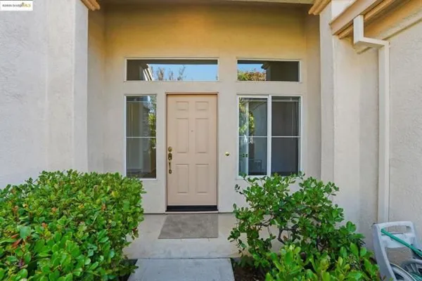 Property Slideshow image 3 of 52 | 84 spencer way, Brentwood, CA, 94513
