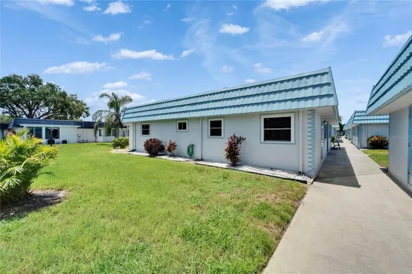 Property Slideshow image 3 of 32 | 302 andover pl s # g156, Sun City Center, FL, 33573