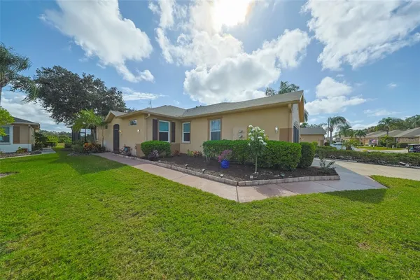 Property Slideshow image 2 of 45 | 2049 acadia greens dr # 19, Sun City Center, FL, 33573