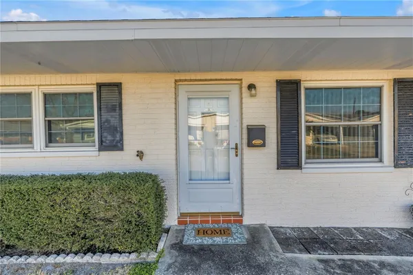 Property Slideshow image 2 of 32 | 10007 daffodil st 183, Pinellas Park, FL, 33782