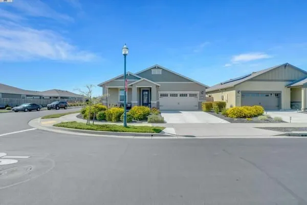 Property Slideshow image 3 of 36 | 2211 lavender pl, Rio Vista, CA, 94571