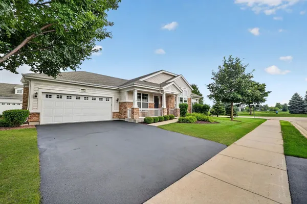 Property Slideshow image 3 of 37 | 2603 avondale cir, Naperville, IL, 60564