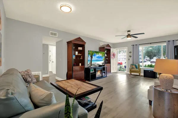 Property Slideshow image 3 of 18 | 2262 swedish dr 14, Clearwater, FL, 33763