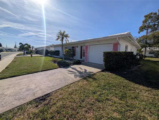 Property Slideshow image 2 of 77 | 9946 39th way, Pinellas Park, FL, 33782