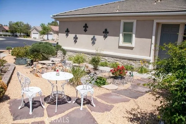 Property Slideshow image 2 of 28 | 19611 castle harbor ct, Apple Valley, CA, 92308