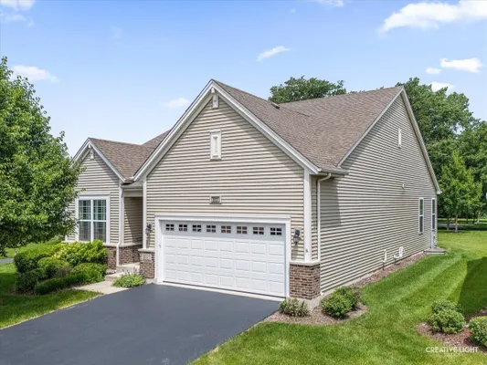 Property Slideshow image 3 of 33 | 3923 chesapeake ln, Naperville, IL, 60564