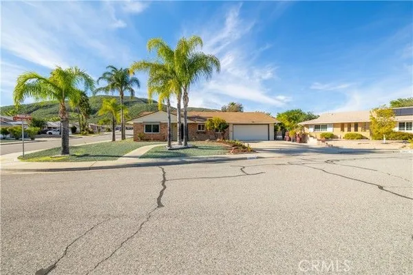 Property Slideshow image 2 of 24 | 28061 winthrop ct, Menifee, CA, 92586