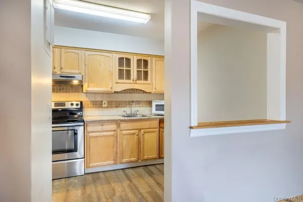 Property Slideshow image 3 of 28 | 10 regents pl d, Yorktown, NY, 10598