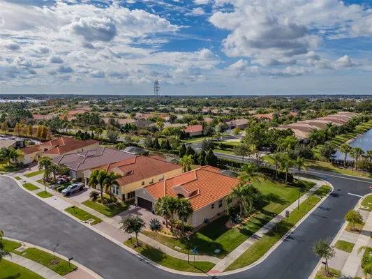 Property Slideshow image 3 of 100 | 16301 garnet glen pl, Wimauma, FL, 33598