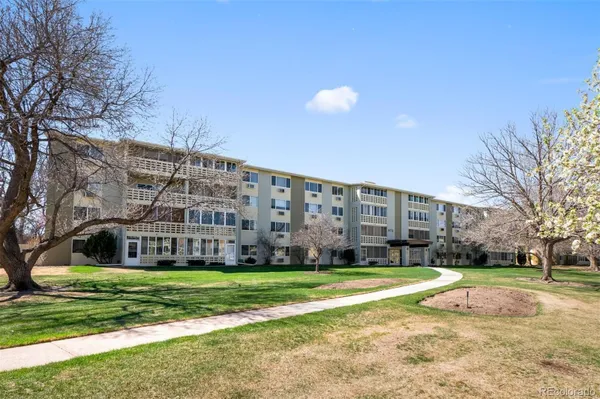 Property Slideshow image 2 of 26 | 675 s alton way 9c, Denver, CO, 80247