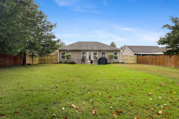 Property Slideshow image 2 of 27 | 1465 woodside dr, Lebanon, TN, 37087