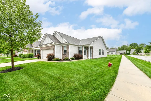 Property Slideshow image 2 of 38 | 4620 jasmine ct, Plainfield, IN, 46168
