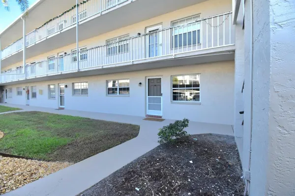 Property Slideshow image 3 of 32 | 970 virginia st 109, Dunedin, FL, 34698