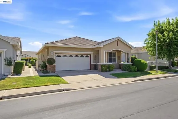 Property Slideshow image 3 of 52 | 281 black amber way, Brentwood (Cc), CA, 94513