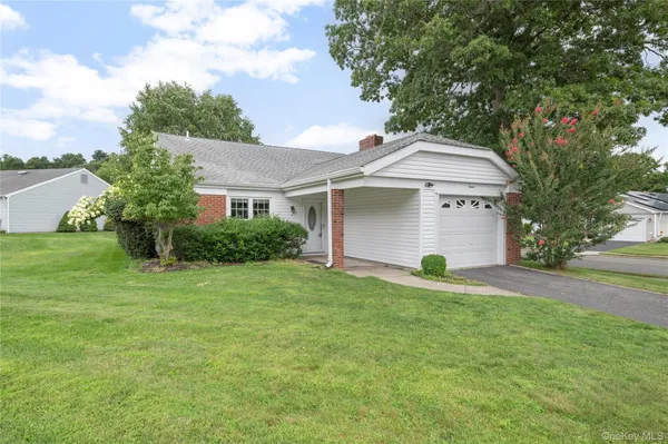 Property Slideshow image 2 of 17 | 7 avon ct, Brookhaven, NY, 11961