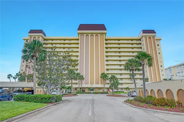 Property Slideshow image 3 of 47 | 4525 cove cir apt 1002, St Petersburg, FL, 33708
