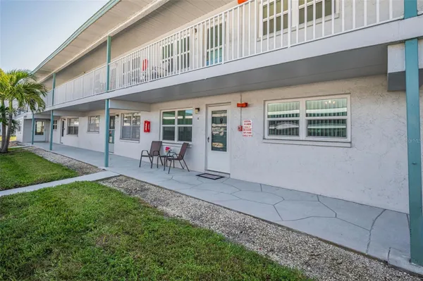 Property Slideshow image 3 of 49 | 5297 81st ln n apt 4, St Petersburg, FL, 33709