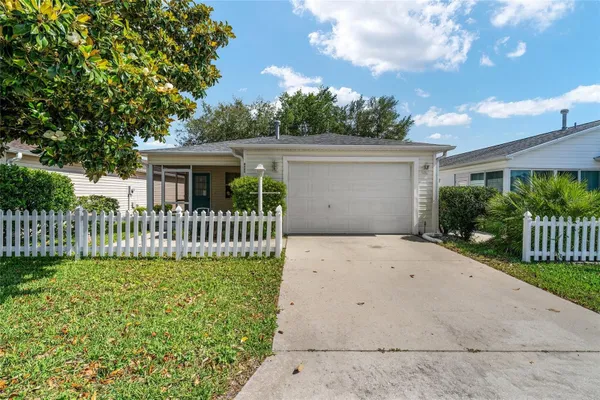 Property Slideshow image 2 of 38 | 8221 se 169th palownia loop, The Villages, FL, 32162